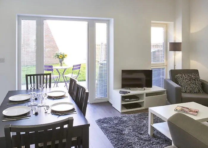 Shortstaymk Campbell Park Serviced Houses, With Free Superfast Wi-Fi, Parking, Sky Sports And Movies